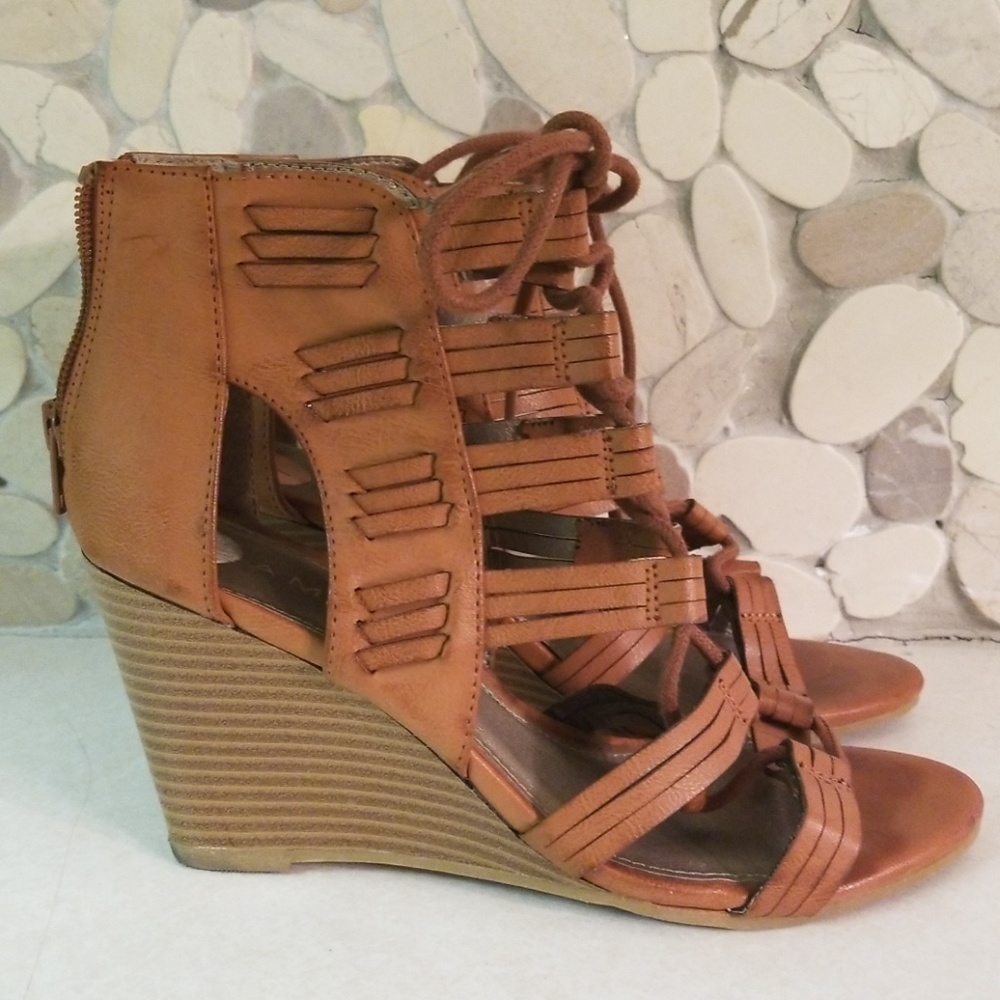 Size 7 rampage strappy sandals.
